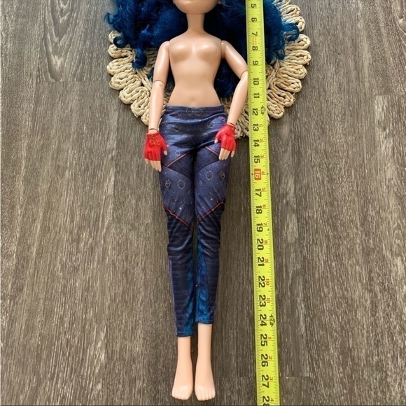 Disney The Descendants Evie 28” doll. LARGE DOLL - Picture 8 of 11
